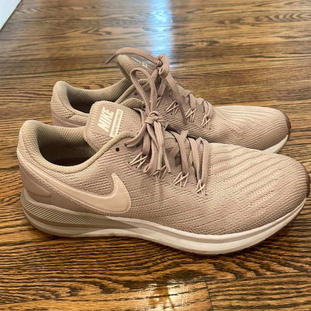 Nike zoom structure 22